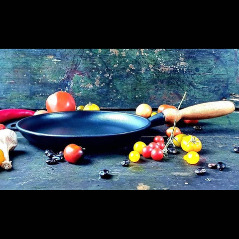 Cast Iron Pancake Pan, 8.7" diam, Wooden Handle