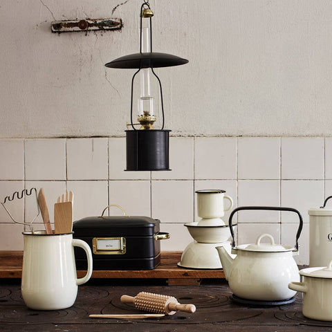 Ivory Vintage Enamel Kettle, 2.7 qt - STP