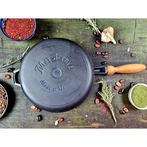 Cast Iron Pancake Pan, 8.7" diam, Wooden Handle