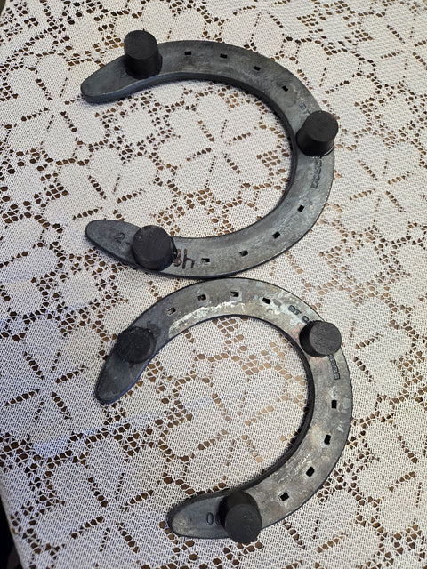 Horseshoe Trivet with feet, steel - Large 5.5" x 5.5"