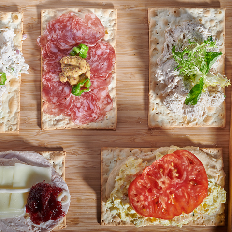 Roasted Garlic & Rosemary Flatbread Crackers - Partners Crackers